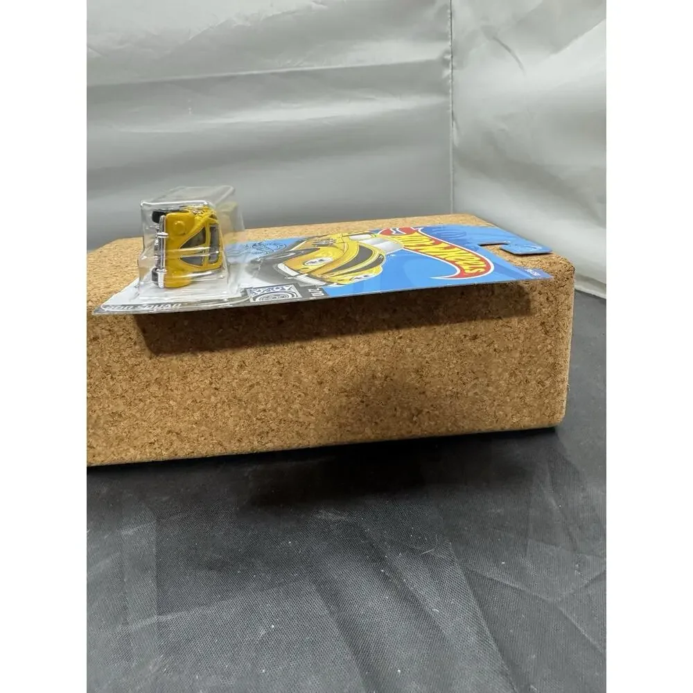 2020 Hot Wheels ‘49 VW Volkswagen Beetle Pickup Yellow Moon Eyes Mooneyes 95/250
